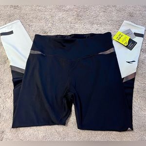 NWT Brooks Women’s Carbonite Tights - Medium